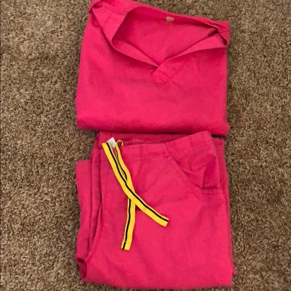 Scrub set